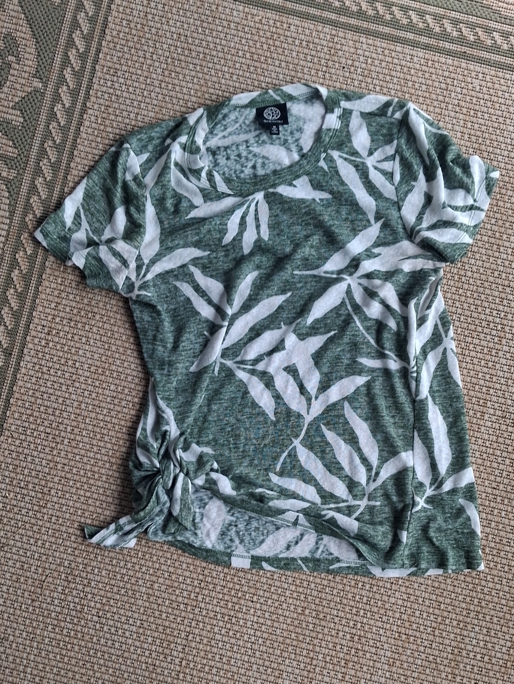 bobeau Green Leaf-Print Short Sleeve Tee with Side Knot